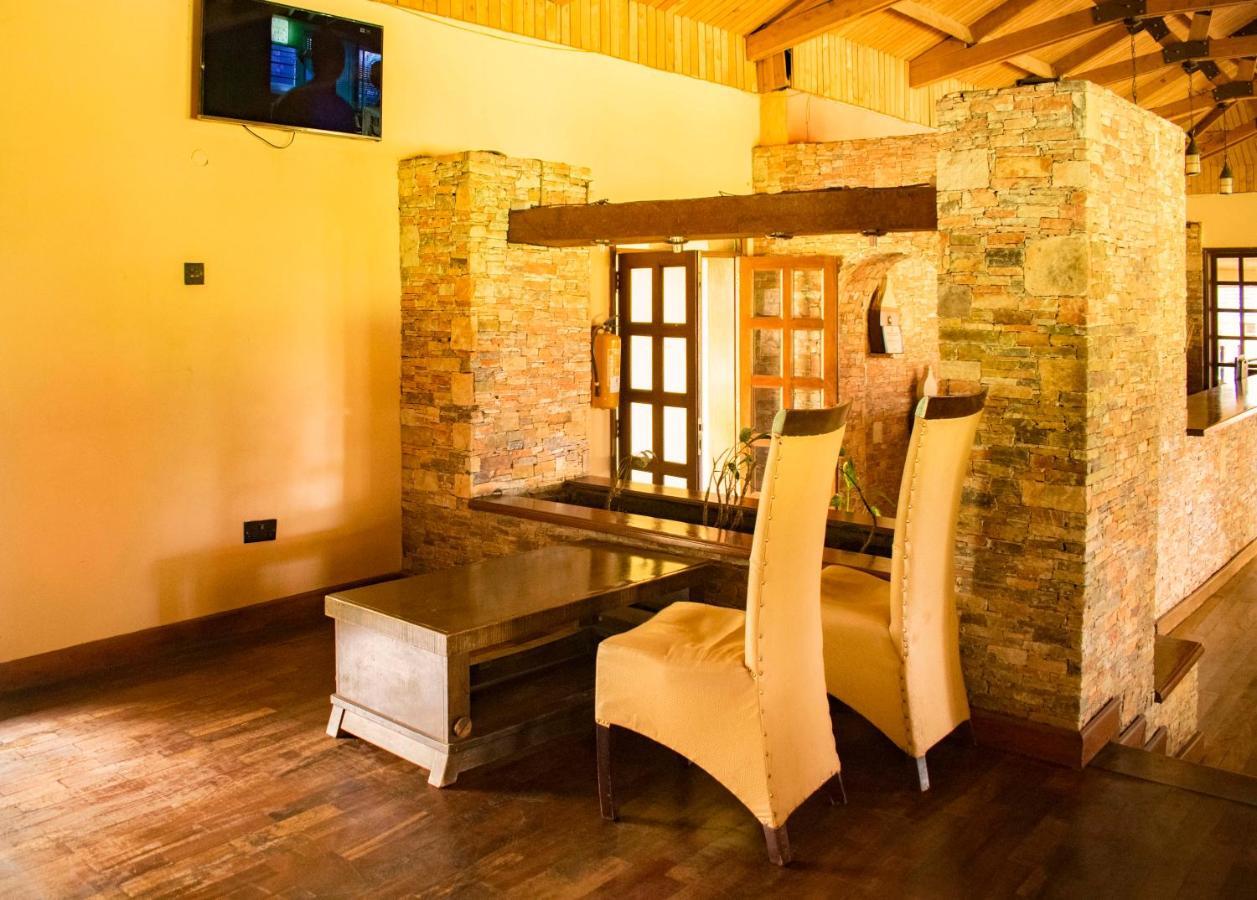 Mountains Of The Moon Hotel Fort Portal Exterior photo